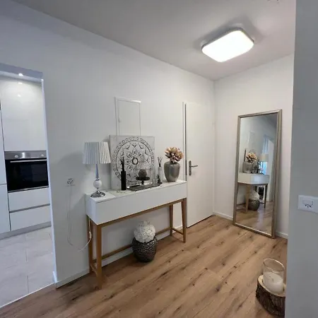 Stylish 1-Bedroom Condo Close To Exhibition Square Bâle Extérieur photo