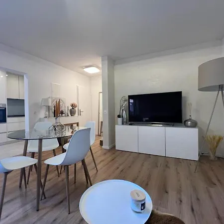 Stylish 1-Bedroom Condo Close To Exhibition Square Bâle Extérieur photo