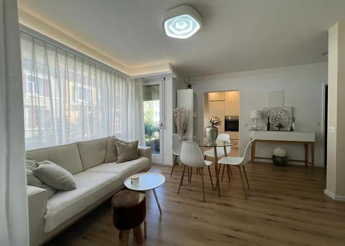 Stylish 1-Bedroom Condo Close To Exhibition Square