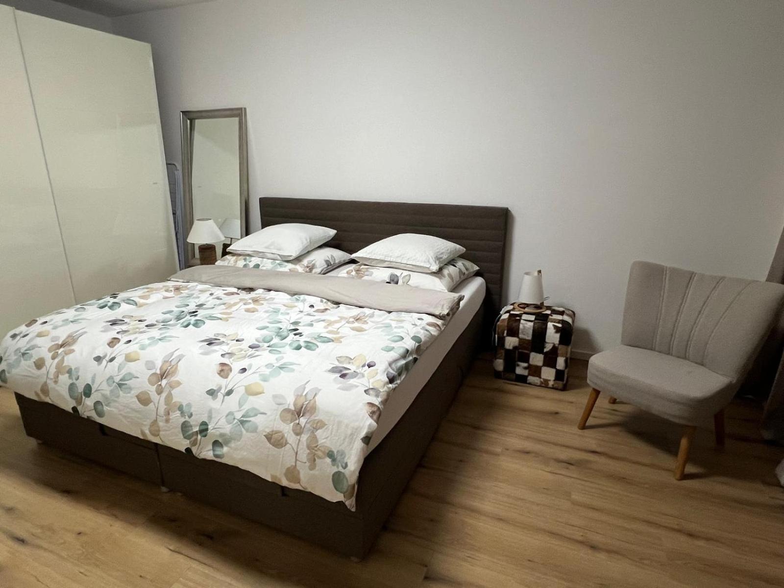 Stylish 1-bedroom Close To Exhibition Square Apartment *